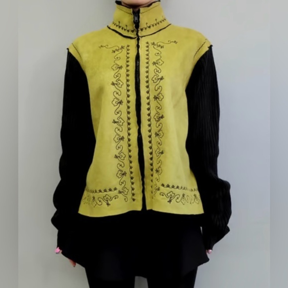 Suede jacket with embroidery and sweater sleeves zipper front